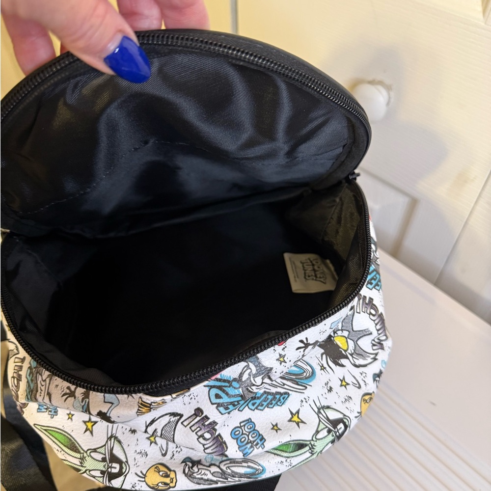 Warner‎ Bros. Looney Tunes Black Backpack with Coin Pouch - Picture 4 of 5